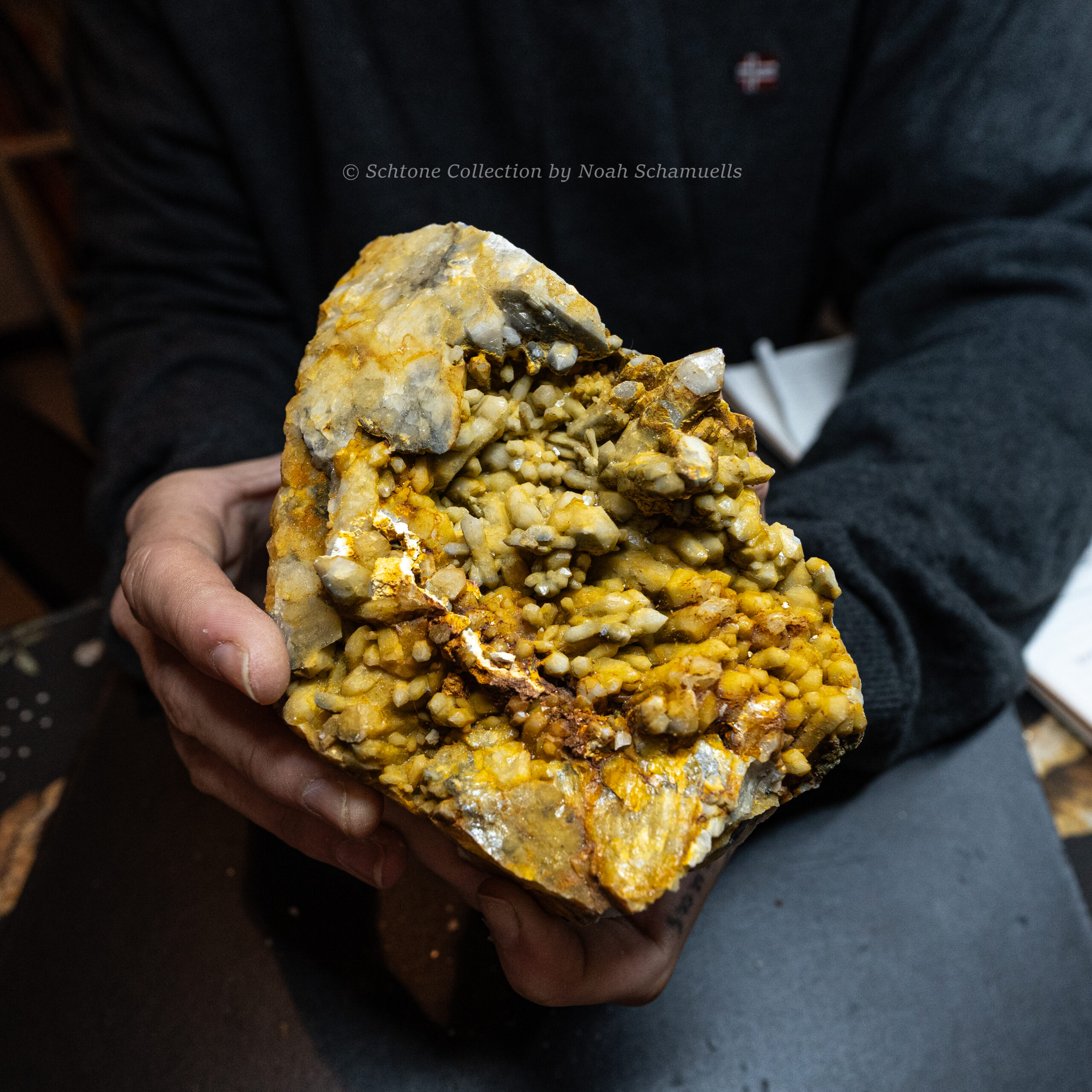 Cuarzo con limonita (hematites, jarosita y goethita) M108-11